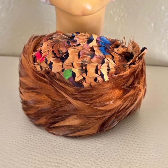 FASCINATING 1950's RUST/MULTICOLOR FEATHER COCKTAIL HAT - Picture 8 of 9